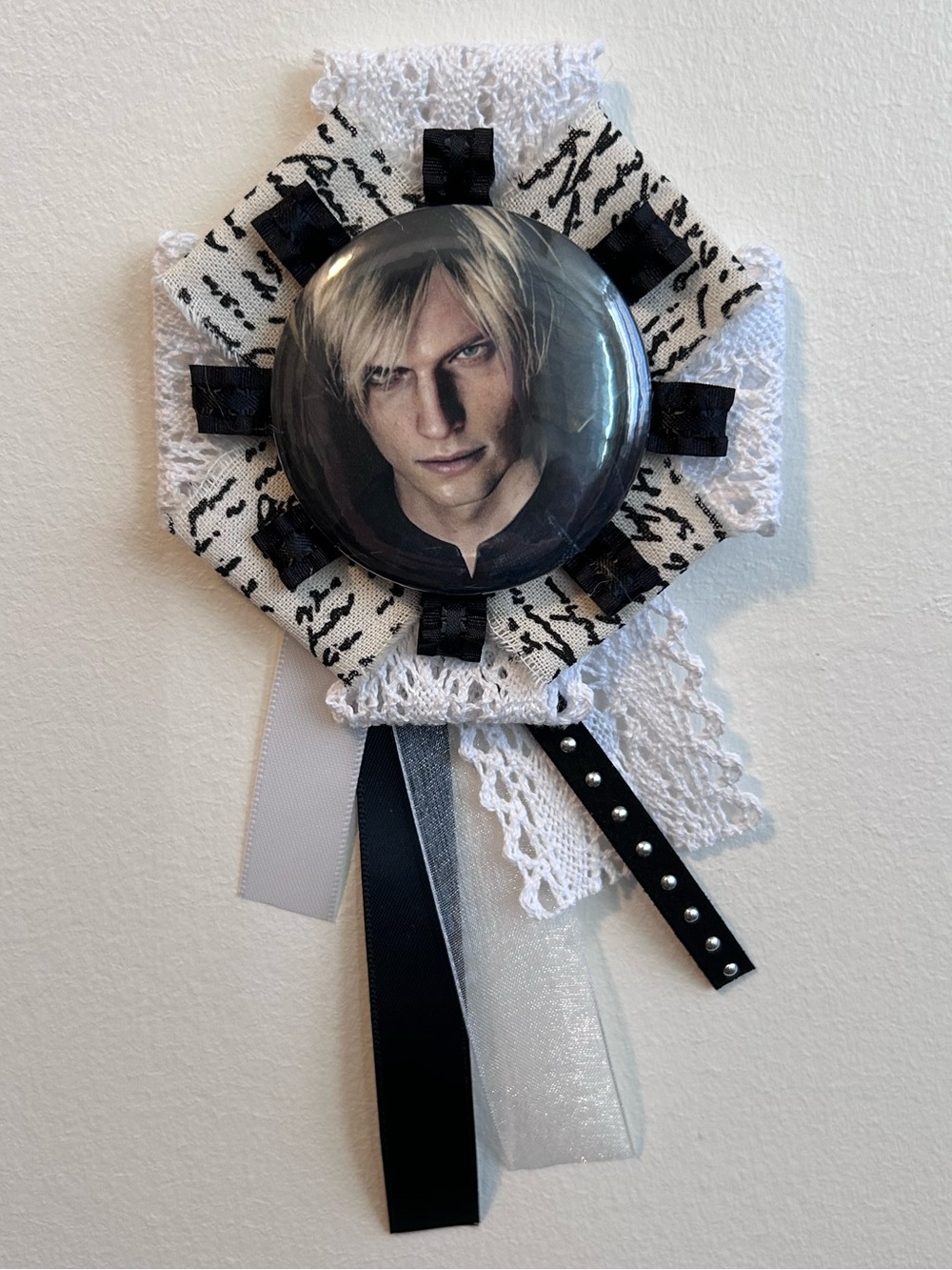 RE Leon Kennedy Ribbon/Pin 🌙🥀